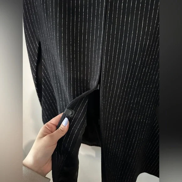 Alice & Olivia Elegant Black Striped Cape Coat with leather trim. Size small - Picture 5 of 9